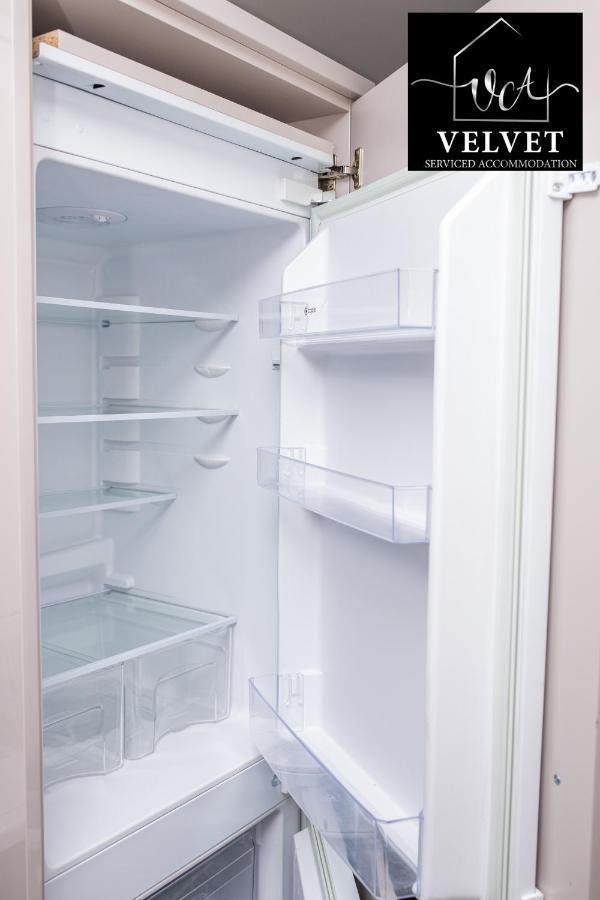 1 Bed House At Velvet Serviced Accommodation Swansea With Free Parking & Wifi - Sa1 Eksteriør bilde