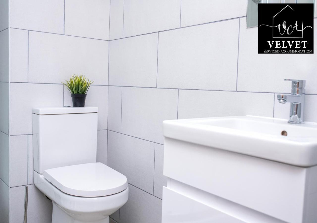 1 Bed House At Velvet Serviced Accommodation Swansea With Free Parking & Wifi - Sa1 Eksteriør bilde