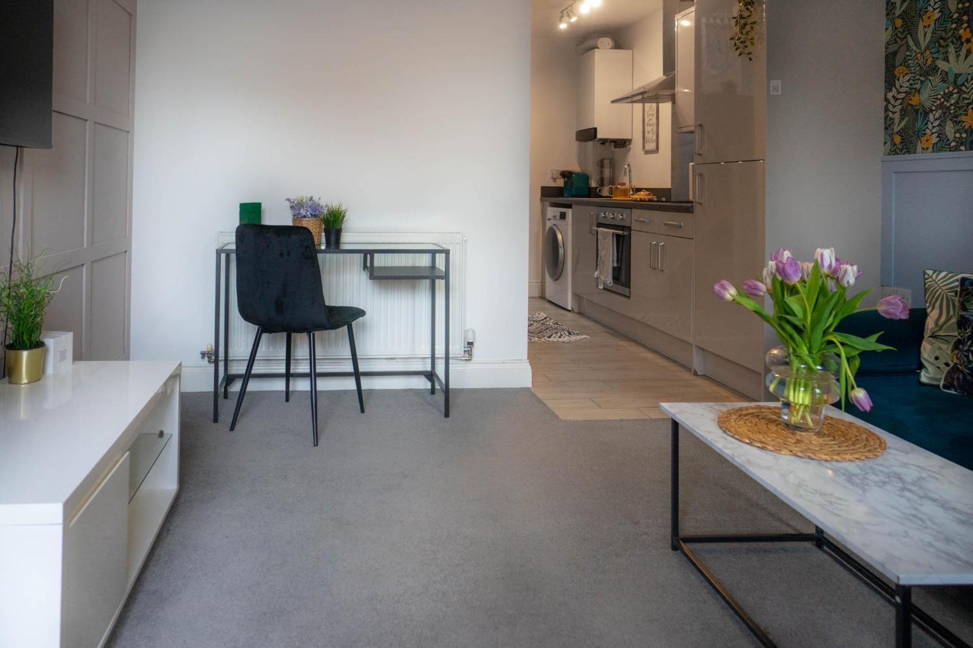1 Bed House At Velvet Serviced Accommodation Swansea With Free Parking & Wifi - Sa1 Eksteriør bilde
